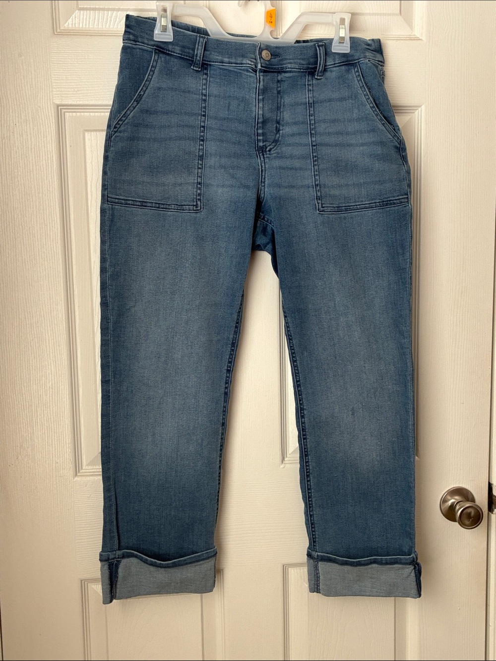 Cuffed Wide-Leg Women's Jeans in Medium Blue